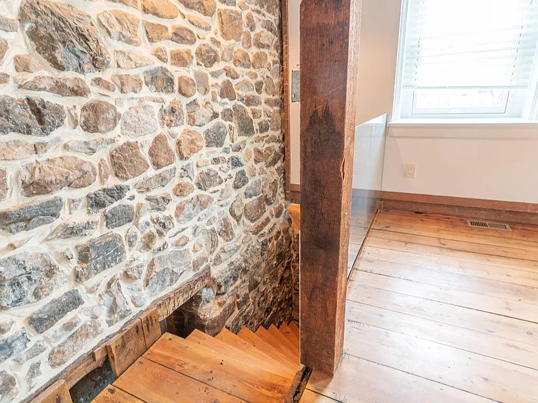 2519 Northwood Ave — Photo 49