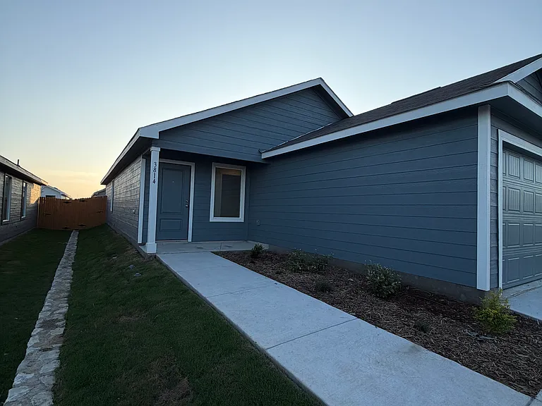 3814 Superior Pl — Photo 2