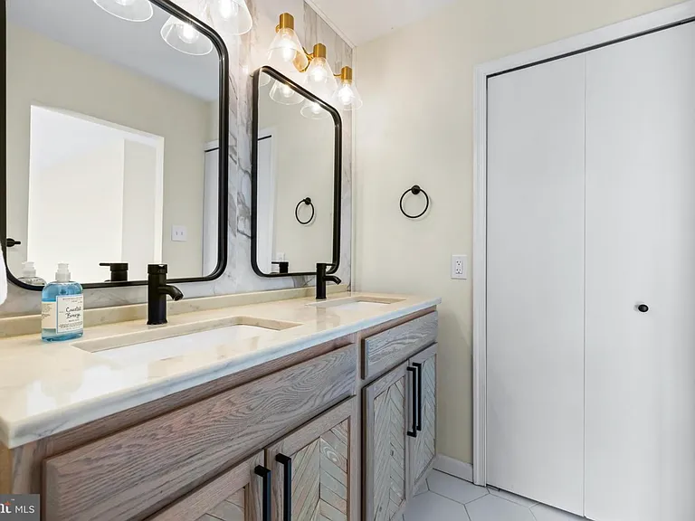 21 Sandstone Ct — Photo 8