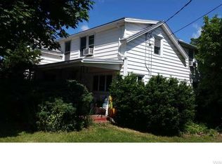 9273 Ridge Rd, Middleport, NY 14105