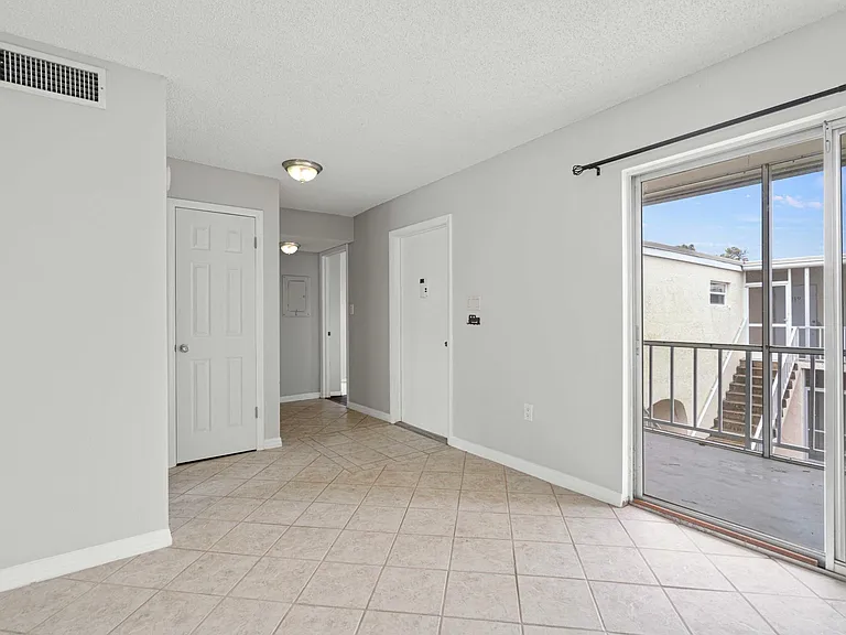 3135 Shady Dell Ln #218 — Photo 5