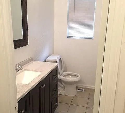 4th image of 720 NE 81st St