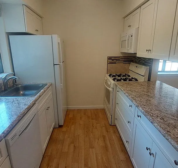 28 Andover Ct — Photo 2