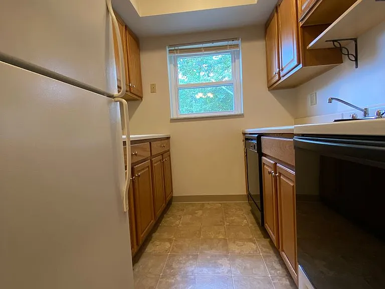 360 Maryland Ave — Photo 123