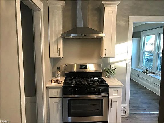4th image of 1652 Cordova Ave Floor 2