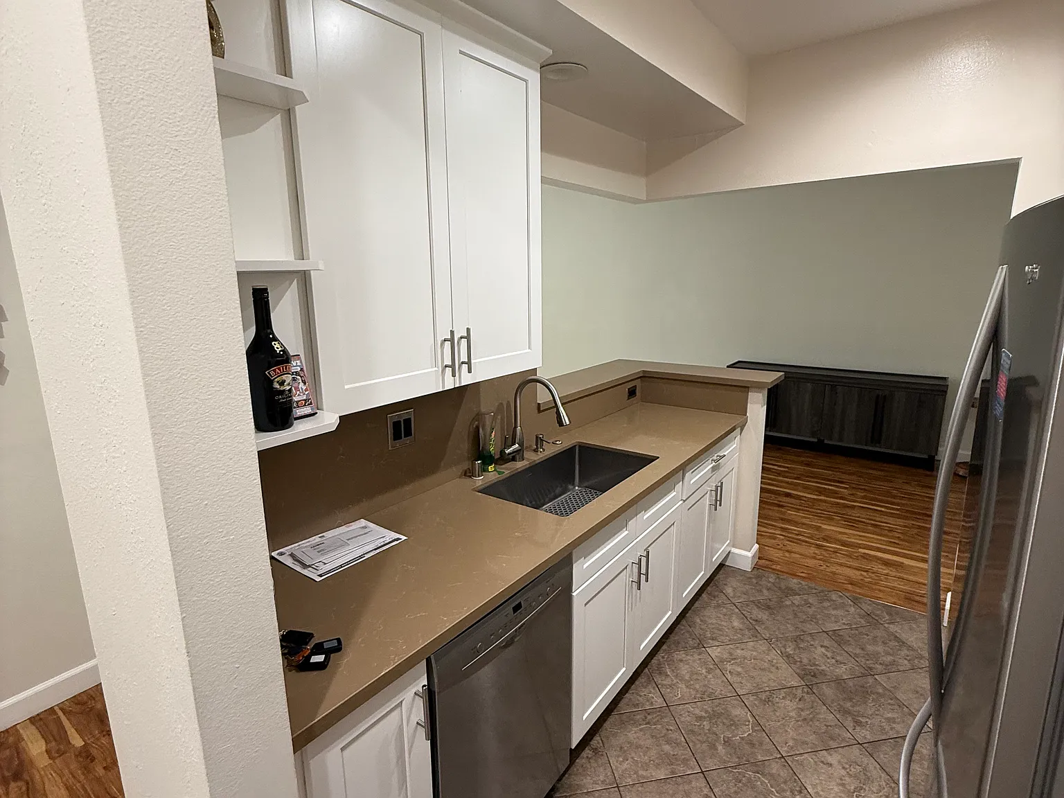 2 bed, 1060 sqft, $3,000 — Photo 3