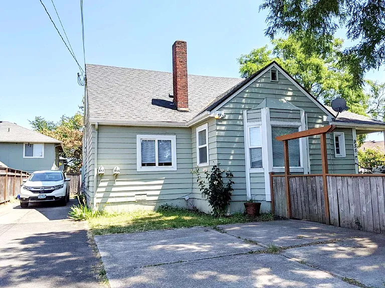 957 Chambers St — Photo 1