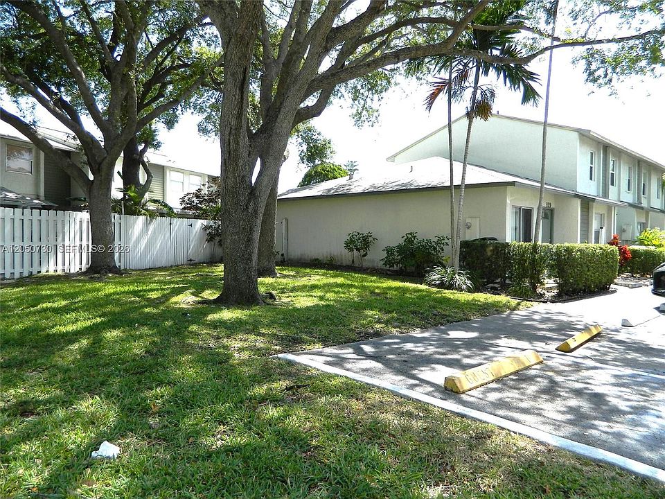 1st image of 899 Crystal Lake Dr #899