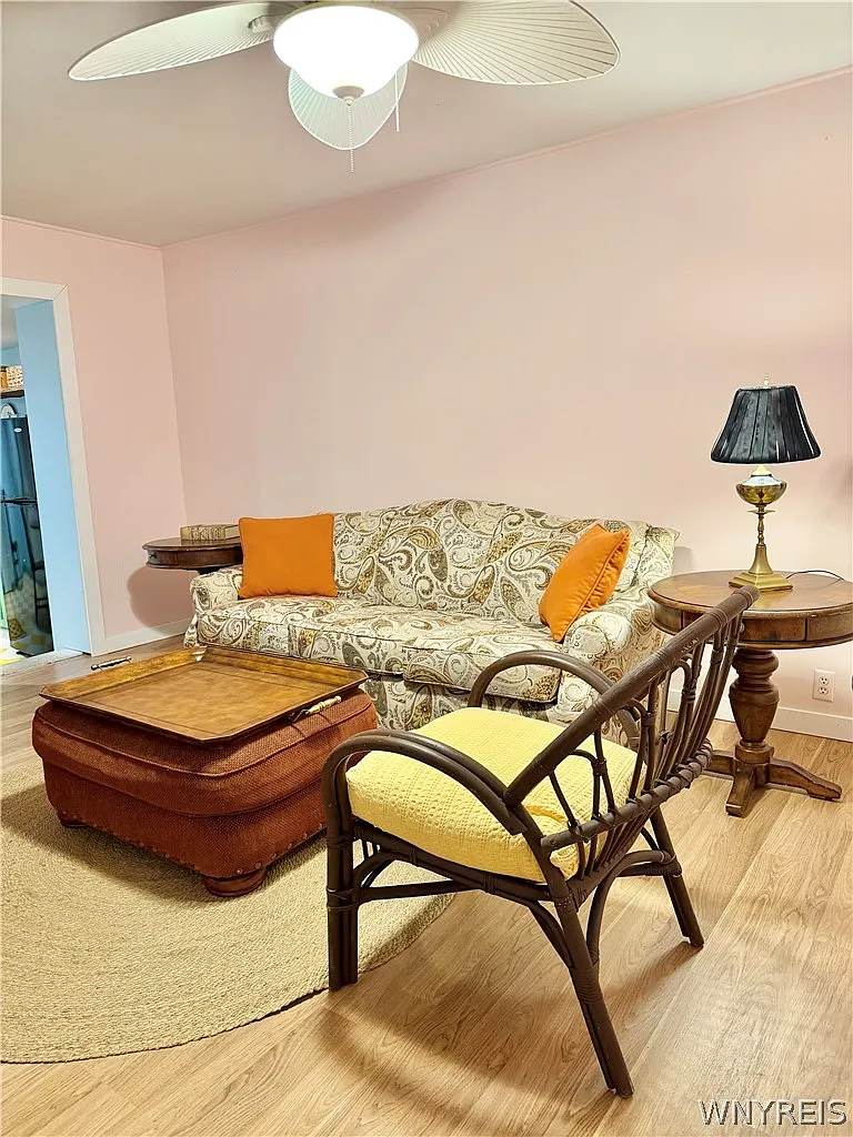 1 bed, 1.0 bath, 600 sqft, $1,350 — Photo 2