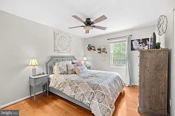 1315 Bayshire Ln — Photo 2