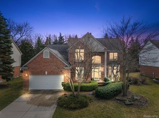 4133 Renee Dr, Troy, MI 48085