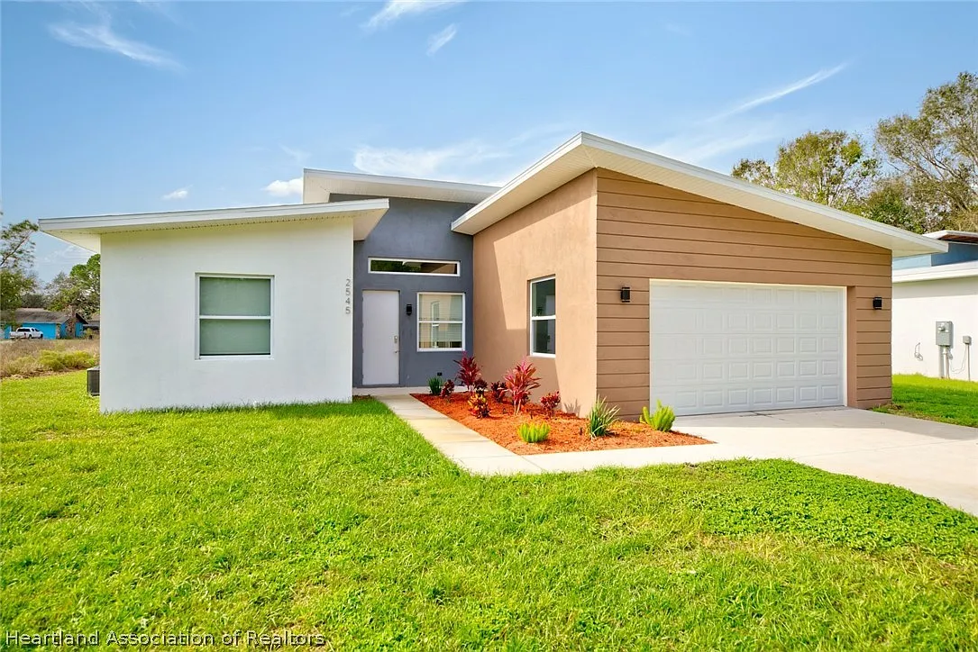 3 bed, 2.0 bath, 1561 sqft, $2,000 — Photo 4