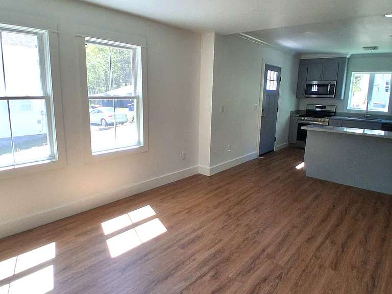 11 Cedar St — Photo 3