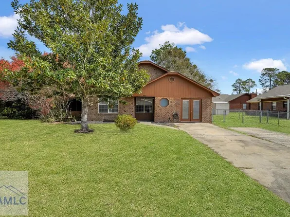 902 King Air Ct, Hinesville, GA 31313