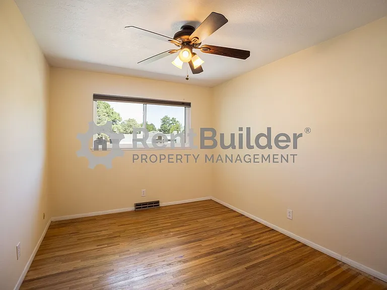 6504 Loftus Ave NE — Photo 12