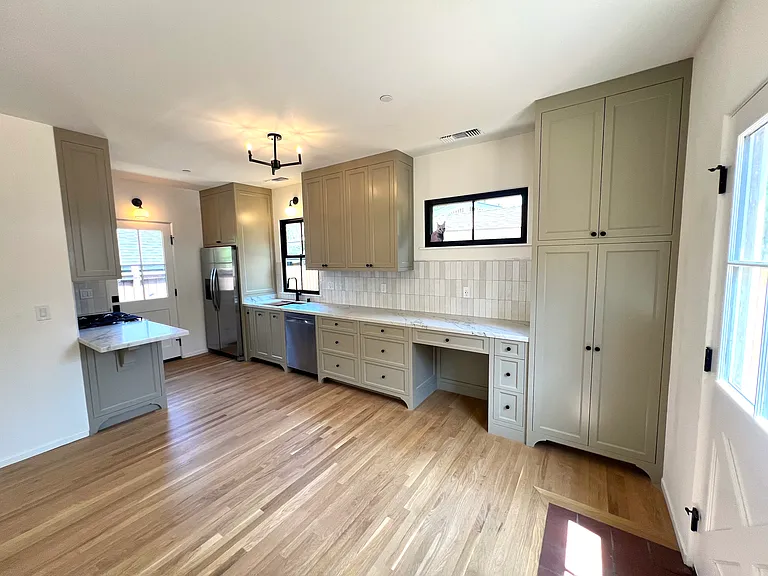 1964 Addison Way — Photo 7