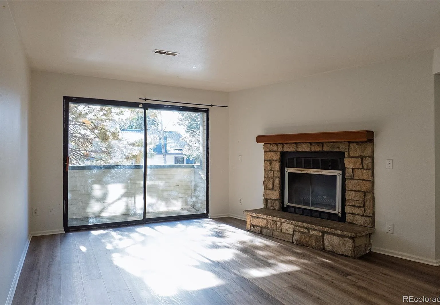 2 bed, 1.0 bath, 913 sqft, $1,550 — Photo 1