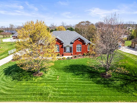 3rd image of 192 Bell Dr W