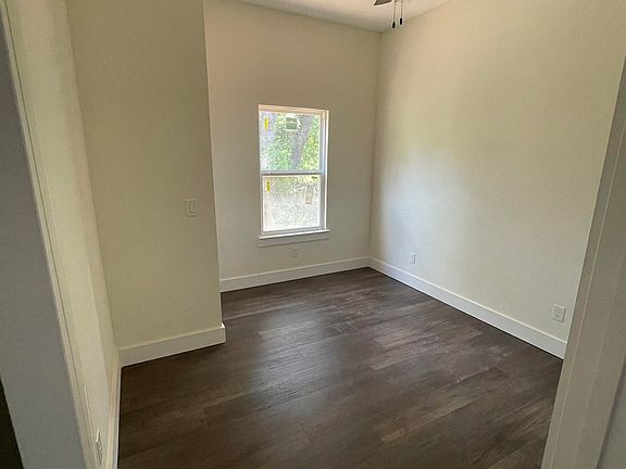 5th image of 814 Premier Rd