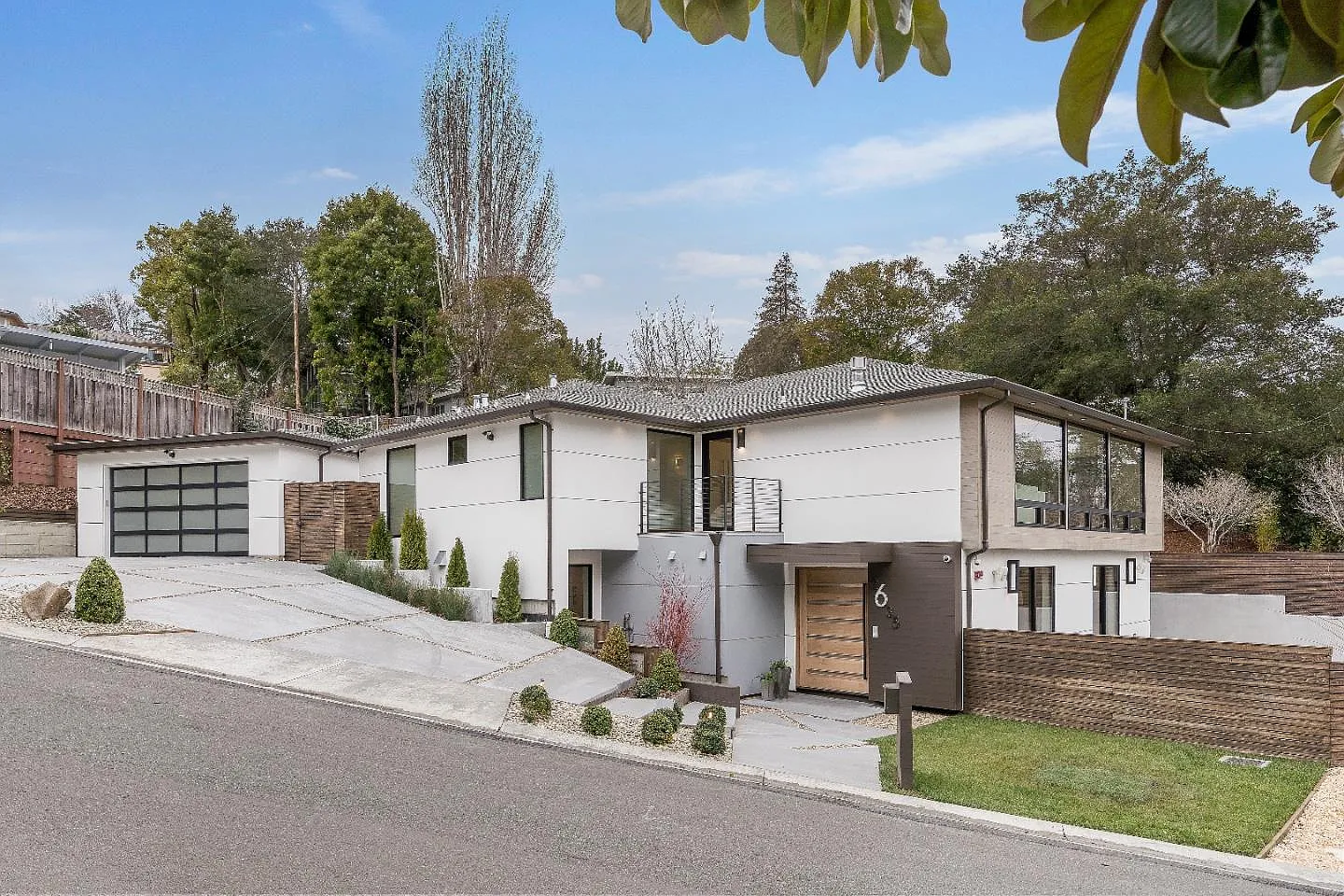 2635 Summit Dr photo 1