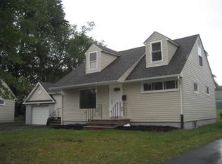 108 Independence Dr, Roselle, NJ 07203