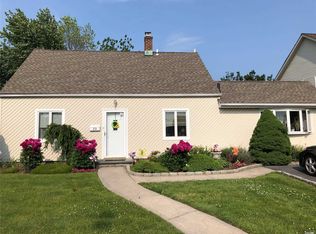 29 Swan Ln, Levittown, NY 11756