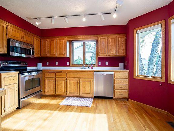 5th image of 2145 Oak Glen Dr