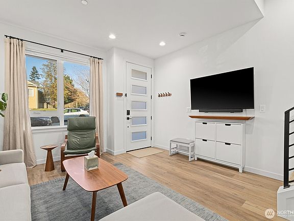 5th image of 4203 SW Raymond Street