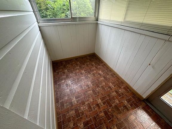 5th image of 707 E Hickory St