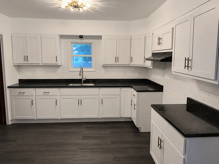 1314 Norwood Ave — Photo 2