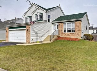 602 Hillcrest Dr, Bolingbrook, IL