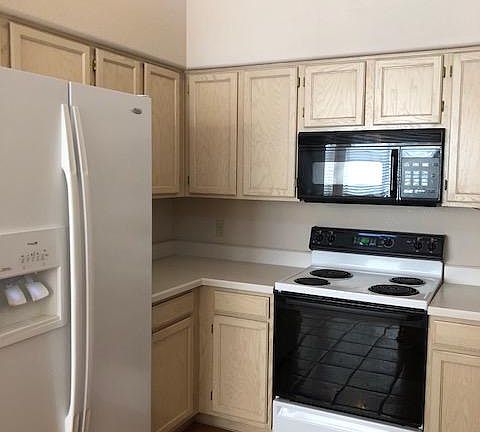 5th image of 122 N Caviar Pl