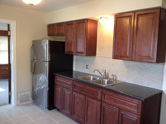 4th image of 430 E 257th St