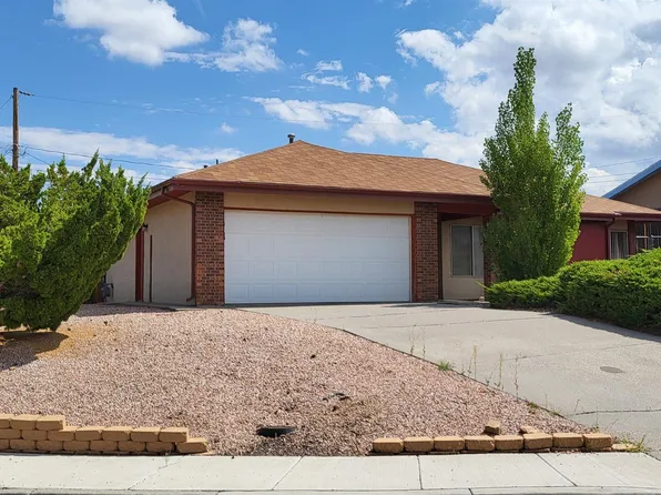 203 Cactus Rd, Gallup, NM 87301