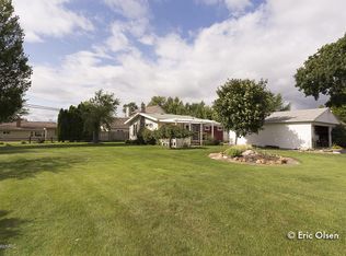 535 Round Lake Dr, Caledonia, MI 49316