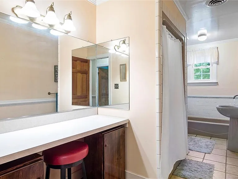 814 Duck Pond Rd — Photo 14