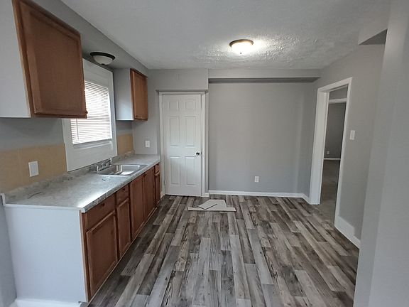 3rd image of 4661 Berkshire St