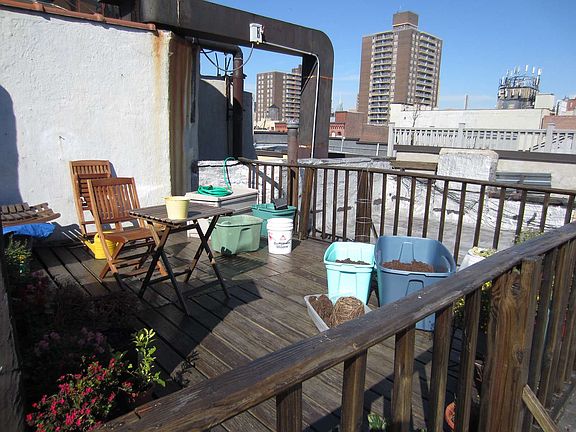 5th image of 403 E 8th St APT 17