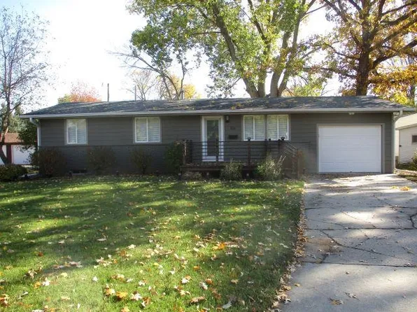 106 Superior St, Emmetsburg, IA 50536