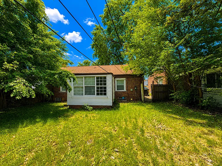 14024 Pembroke Ave — Photo 4