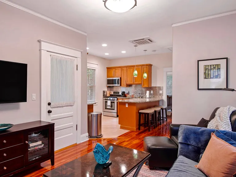9 1/2 foot ceilings throughout