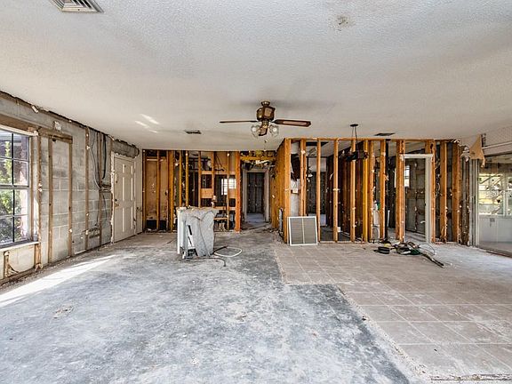 3rd image of 8848 W Millpoint Rd