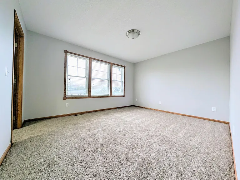 1911 Red Maple Ln — Photo 8