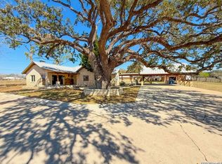 2828 2nd St, Pleasanton, TX 78064