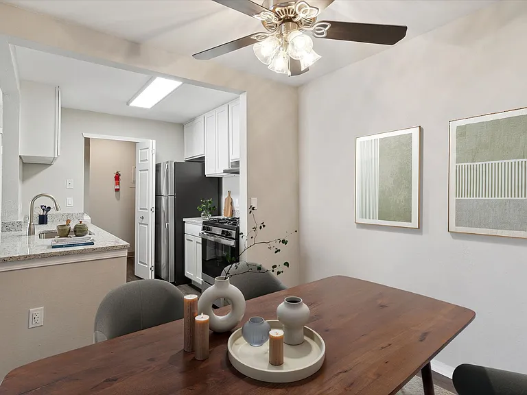 Two Bedroom (Renovated) - 2 Bed / 2 Bath - 897 Sq.Ft.