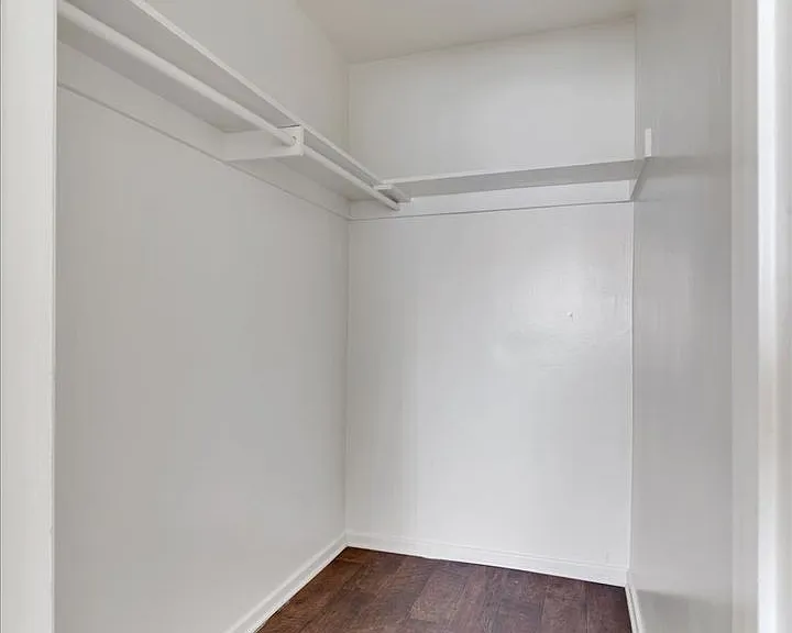 Melrose Place Apartments — Photo 53