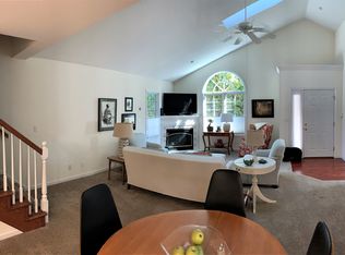 112 Saint Martin Dr, Perrysburg, OH 43551
