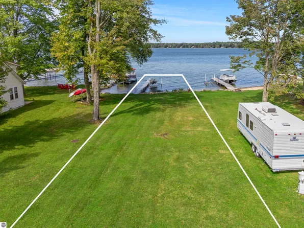 8485 Bay Point Rd, Beulah, MI 49617