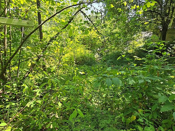 2nd image of 501 33rd Avenue S