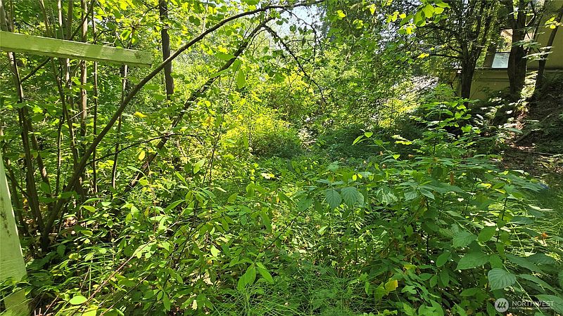 2nd image of 501 33rd Avenue S